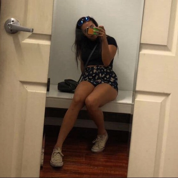 Meet your Posher, Megan - Picture 1 of 2